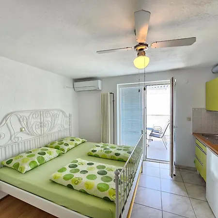 Apartment Anita 2 150m From The