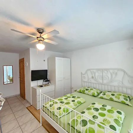 Apartment Anita 2 150m From The *